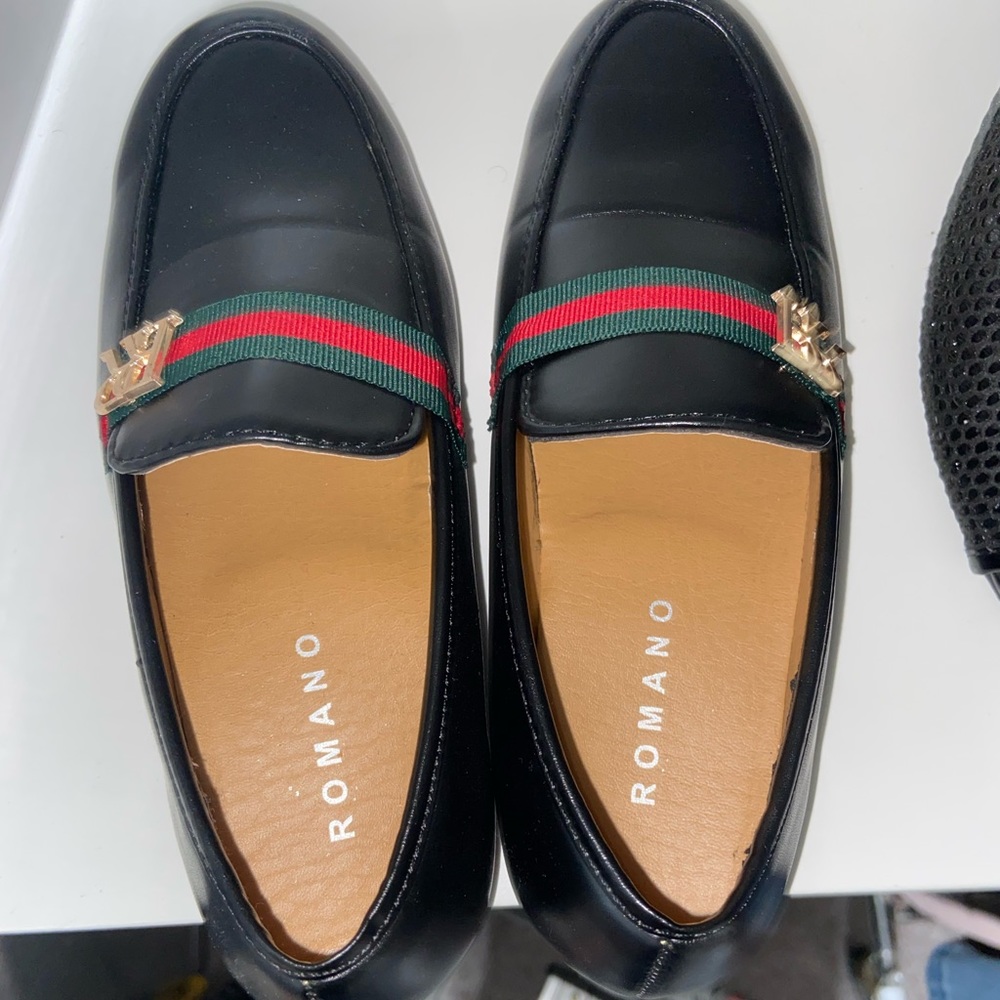ROMANO
Boys Black Logo Loafers Size 31/12.5